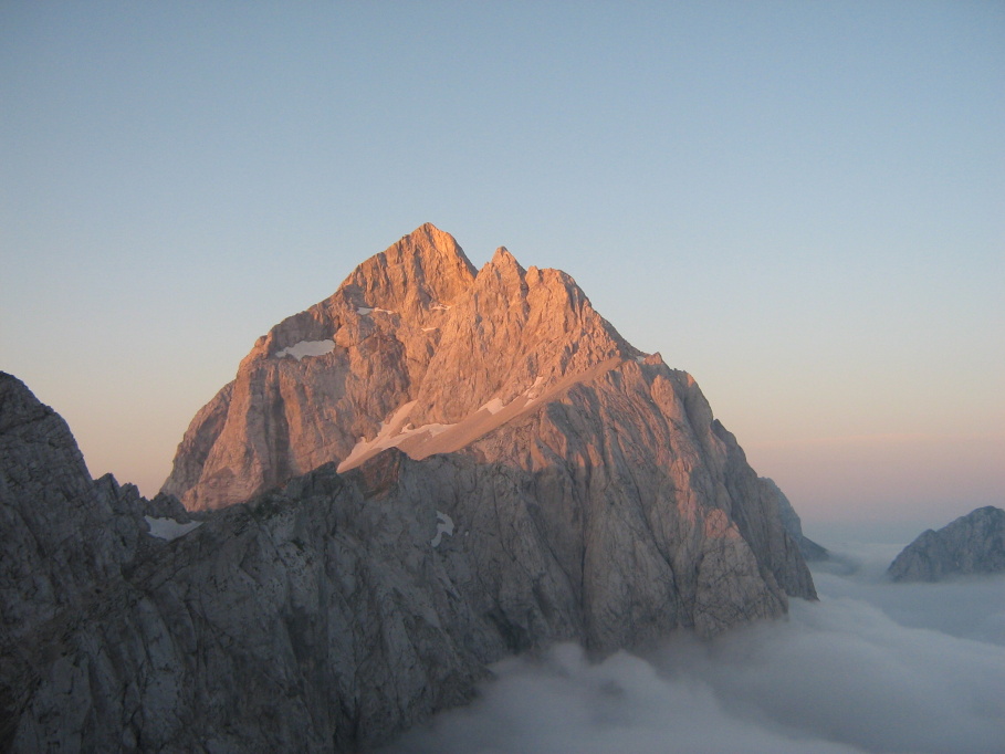 Jalovec při východu slunce - Julské Alpy